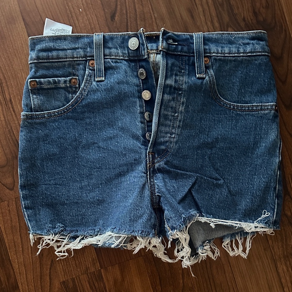 Levi’s 501 Frayed Hem Women Denim Shorts